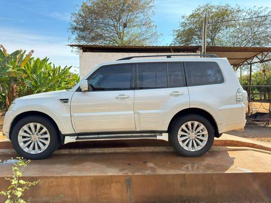 MITSUBISHI PAJERO FULL 3.2 HPE 4X4 16V TURBO INTERCOOLER DIESEL 4P AUTOMÁTICO MITSUBISHI PAJERO FULL 3.2 HPE 4X4 16V TURBO INTERCOOLER DIESEL 4P AUTOMÁTICO